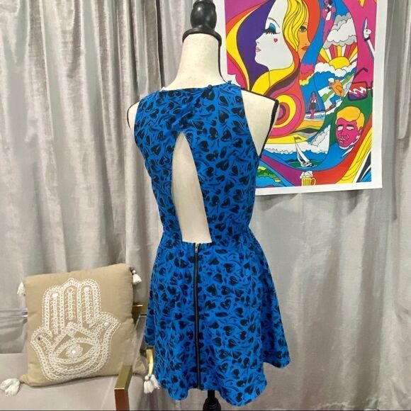 🌟 REFORMED Blue Heart Printed Dress backless - Picture 4 of 4